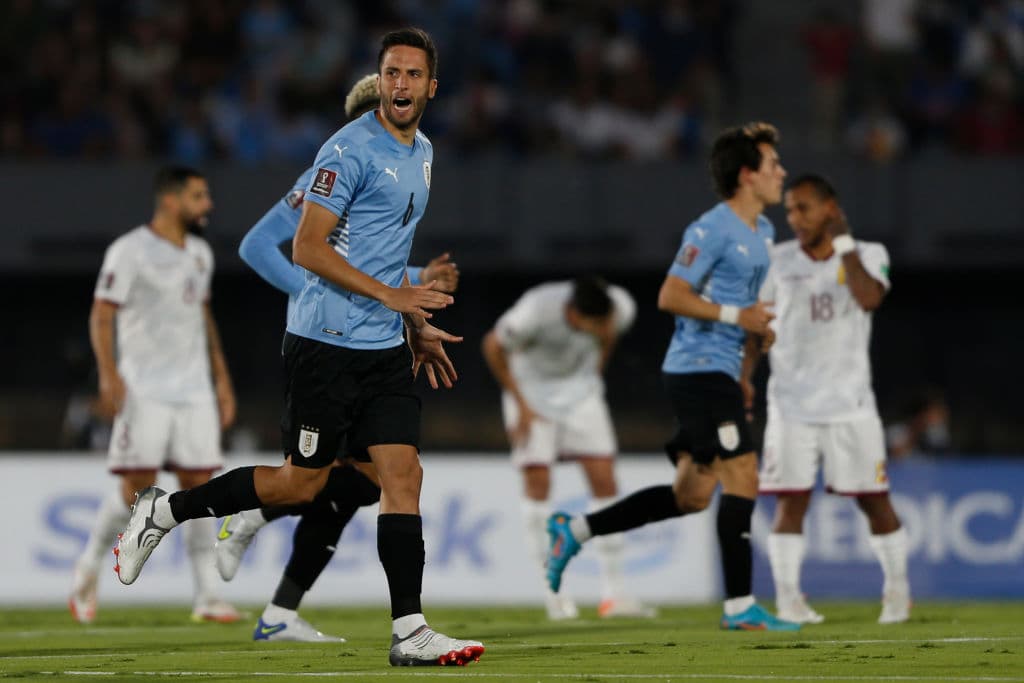 Venezuela no sabe ni por dónde vaen los goles y Uruguay asegura los puntos con un contundente 4-1.