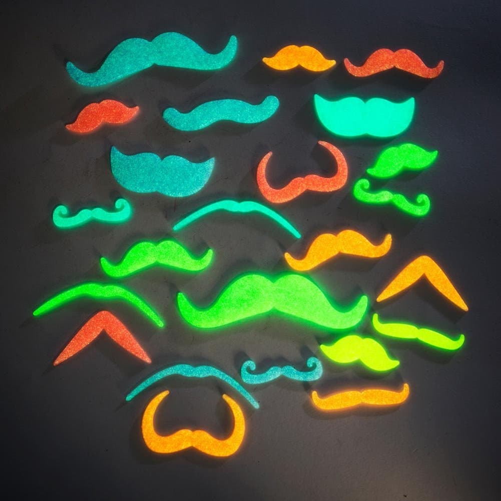 ¿Bigotes de neón? Sí, ¡por favor!