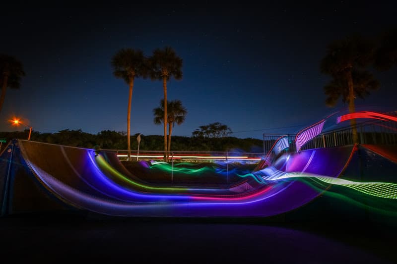 La compañía Third Kind™ ha lanzado kits de luces para patinetas, skateboards, bicicletas y coches para bebés. Son perfectos para agregar diversión a las noches de verano, pero también para la seguridad de quienes caminan o juegan en la oscuridad.