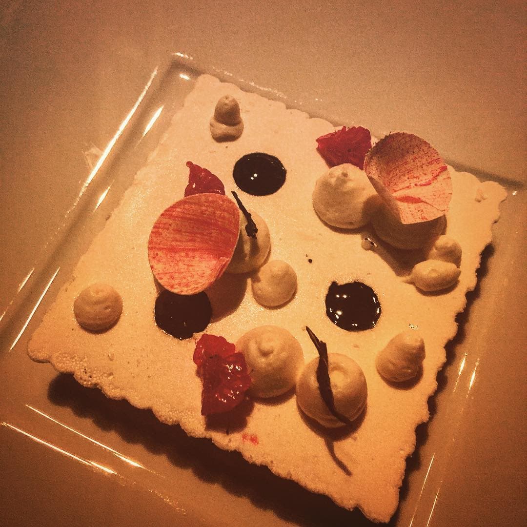 Salma puede disfrutar de una fina cena en Cannes.