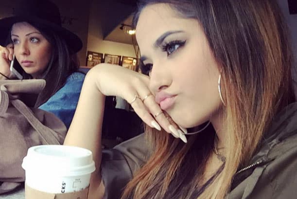 ¿Y esa carita Becky G? ¿Será que no le gustó el café o tal vez se quedó con ganas de más?