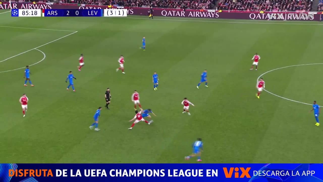 Tranquilos todos que aquí está Raya ¡El balón le cae a las manos!