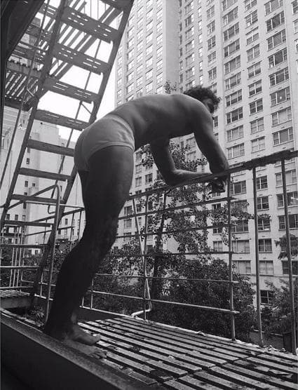 Este sexy actor tiene muy felices a sus seguidoras con todas las fotos sensuales que sube a sus redes sociales.