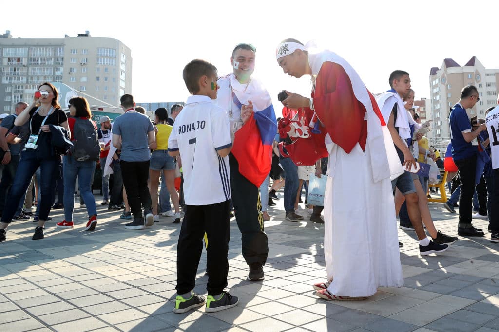 La actitud positiva y buena energía de los fanáticos prendió la fiesta entre los seguidores de Senegal y de Japón con miras al segundo partido de ambos en el grupo H del Mundial de Rusia 2018.