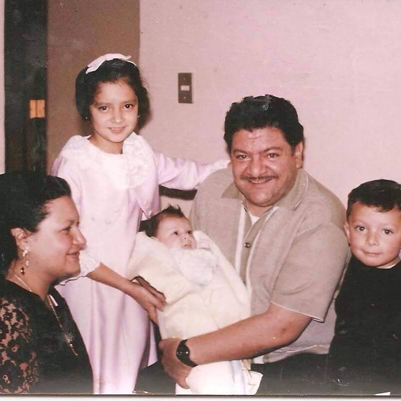 La segunda mujer que robó el corazón del cantante de Guajanuato, fue María de Jesús Medel con quien procreó tres hijos. Uno de los temas que le compuso a 'Mary' Medel fue 'No me amenaces'.