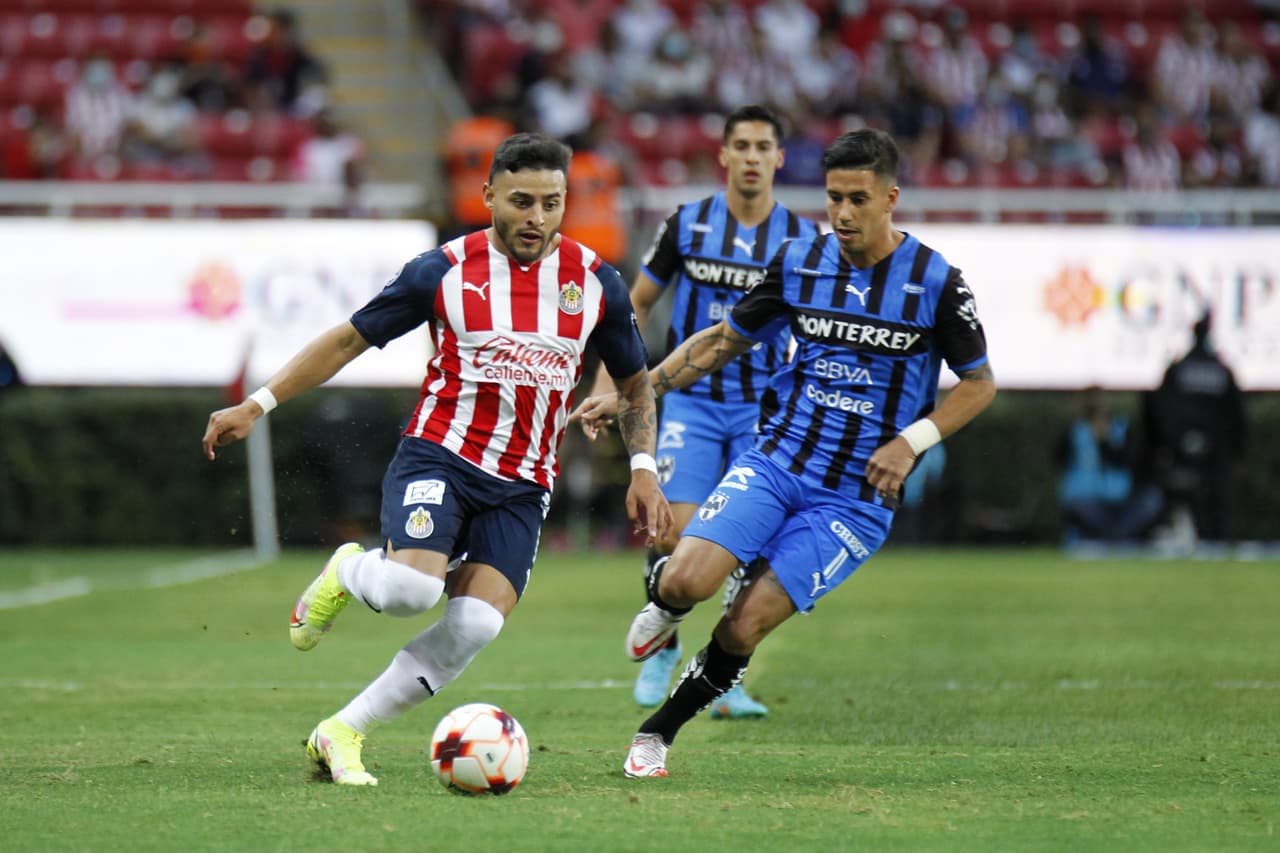 Chivas comenzó ganando con gol de Ángel Zaldíver, pero Rayados reaccionó y con goles de Gallardo, Vegas y un ‘osote’ de Miguel Jiménez terminó por vencer y hundir a un Guadalajara que podría quedarse sin DT.