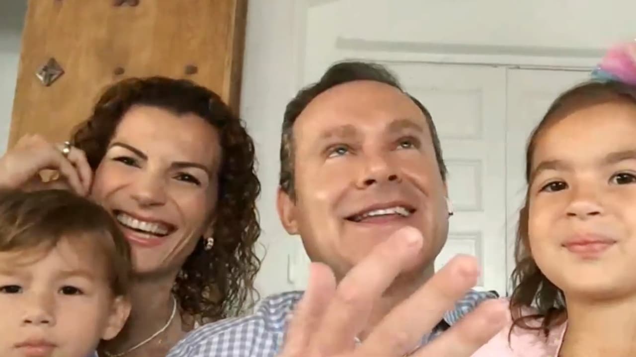 No hay mejor compañía que la de la familia, los seres a los que uno especialmente ama y lo aman. Tal es el caso de los Tacher, que volvieron a estar juntos y abrazaditos después de que 
<a href="https://www.univision.com/shows/despierta-america/con-sus-hijos-en-brazos-alan-y-cristy-dan-los-resultados-del-test-de-covid-19-ya-por-fin-y-a-seguir-adelante-video">Alan y Cristy vencieran al coronavirus</a>.