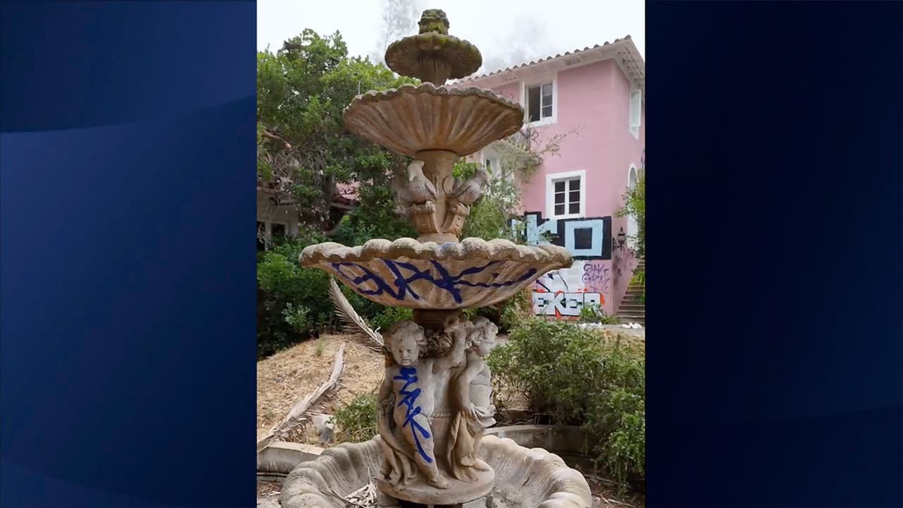 Los grafitis y el vandalismo en estas lujosas propiedades representan un problema en aumento en comunidades adineradas. Las mansiones vacías parecen ser el blanco perfecto para grafiteros y ‘okupas’, lo que preocupa tanto a propietarios como a vecinos.