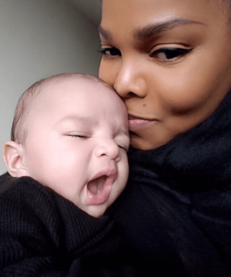 A sus 50 años, la hermana de 'El Rey del Pop' dio luz a su primer hijo, Eissa, en los primeros días de enero de 2017 y cuyo padre es el multimillonario Wissam Al Mana, con quien Janet se casó en 2012.