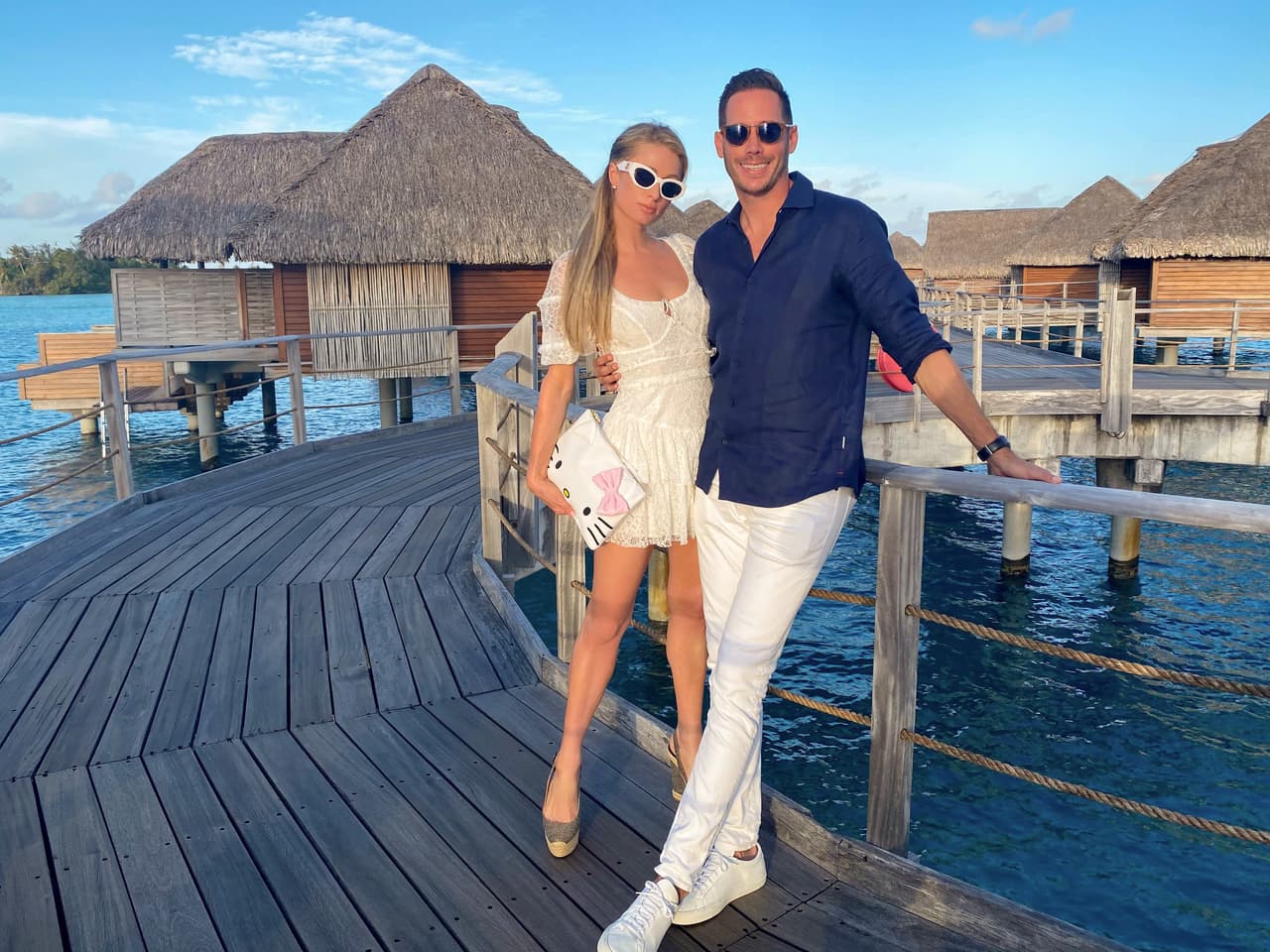 Con una serie de fotografías en las que se le ve disfrutando de la isla ubicada en la Polinesia Francesa, Hilton compartió con el mundo que se sentía bendecida "de haber encontrado al amor de su vida en el momento perfecto".