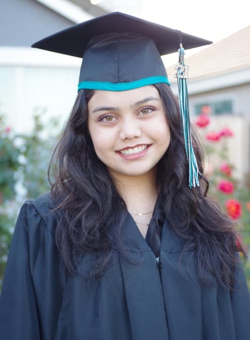 <b>Giovanna Ardeny Pérez</b> — Sheldon High School
<br>
<br>"Gio, como le llamamos en casa, fue parte de Bio-Tech Academy y del equipo de atletismo. Entre sus pasatiempos están tocar la guitarra y el ukulele. Gio ha sido aceptada en CSU Sacramento, donde iniciará su carrera en biología con enfoque en fisiología. ¡Felicidades Gio!"