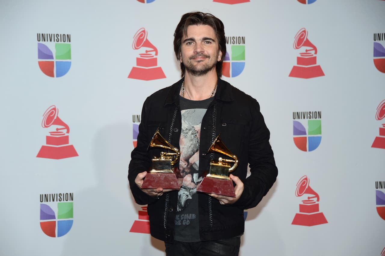 En 2012, Juanes regresó renovado y esta vez con una melena pequeña, pero manteniendo la barba. Esa noche el intérprete logró quedarse con dos premios: Mejor Video versión larga - ‘MTV Unplugged’ y Álbum del año - ‘MTV Unplugged’ y seguía haciendo historia manteniéndose a la cabeza como el más ganador de este evento.