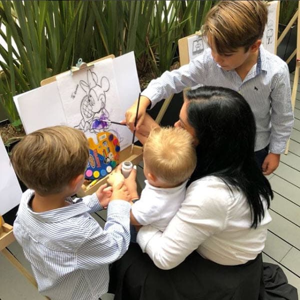 La casa de Anahí se llenó de risas infantiles, pues además de Manuelito, sus sobrinos asistieron al festejo.