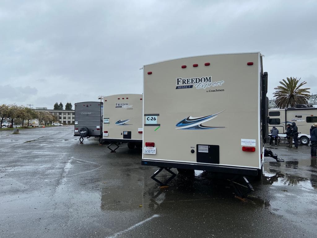 Un reporte reciente reveló que los problemas de la falta de vivienda asequible y la crisis de indigentes en las calles son tan serios que casi la mitad (44%) de los residentes del Área de la Bahía dijo que en los próximos años hay altas probabilidades de mudarse a una ciudad que no esté en Silicon Valley.