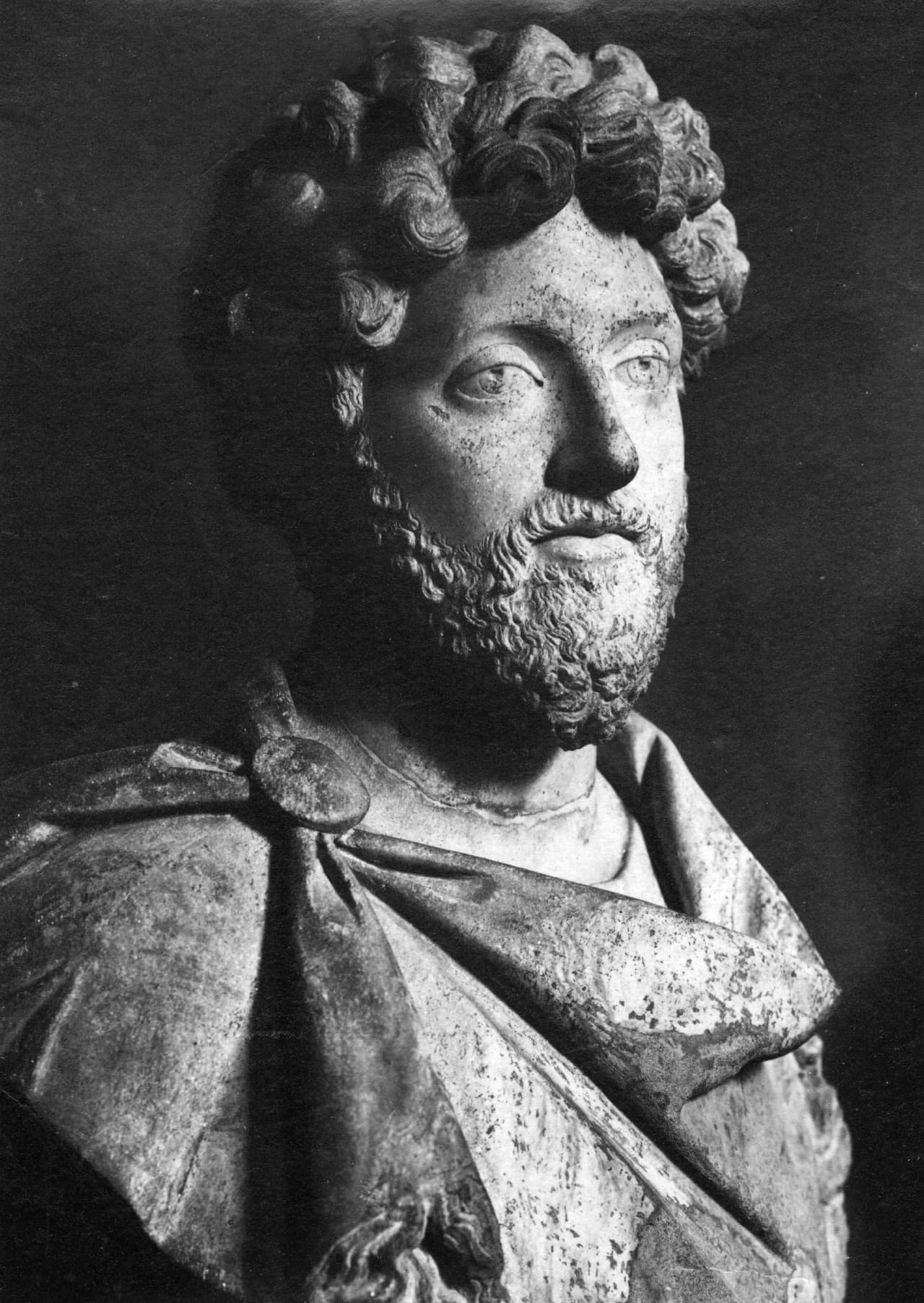 <b>La plaga Antonine (Año 265).</b> Fue una enfermedad que diezmó al ejército romano y obligó al emperador Marco Aurelio (en la foto) a usar tropas bajo los mandos germánicos para mantener el imperio. Fue el primer paso para apartar el poder romano en algunas zonas remotas del imperio.
<br>