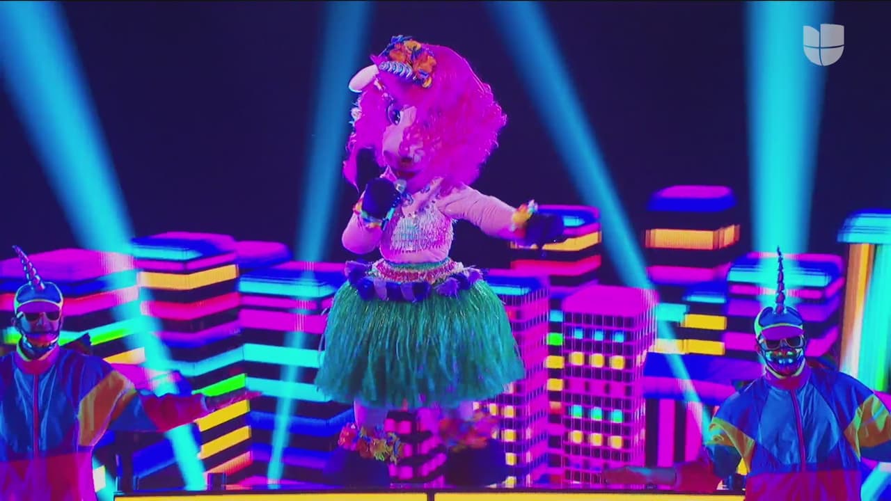 Unicornio cantó ‘Con Altura’ de Rosalía. Los 'investigadores' apostaron porque debajo de ese personaje se podría encontrar Karla Souza, Aislin Derbez o Sofía Castro.