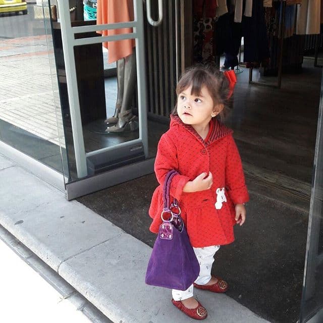 Le encanta la moda, como a su famosa abuela.