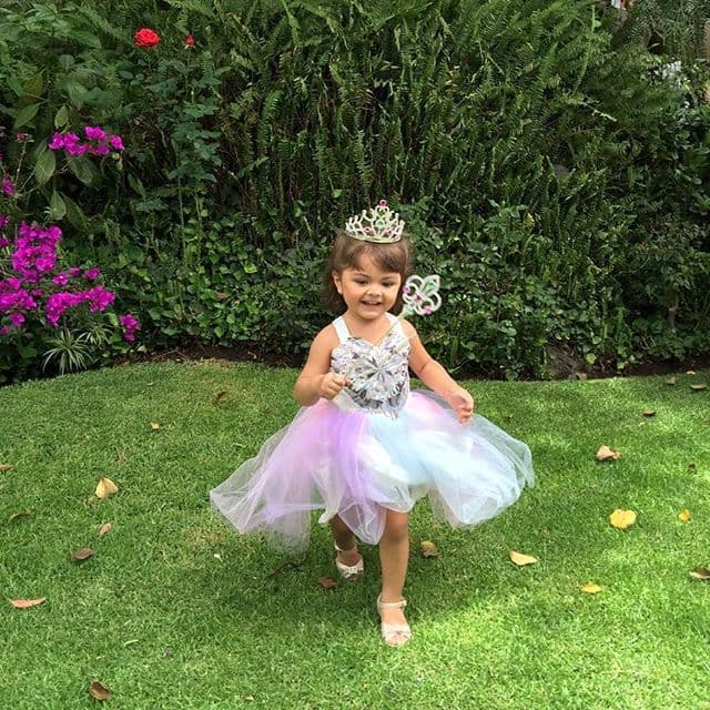 Como cualquier niña sueña con ser una princesa.