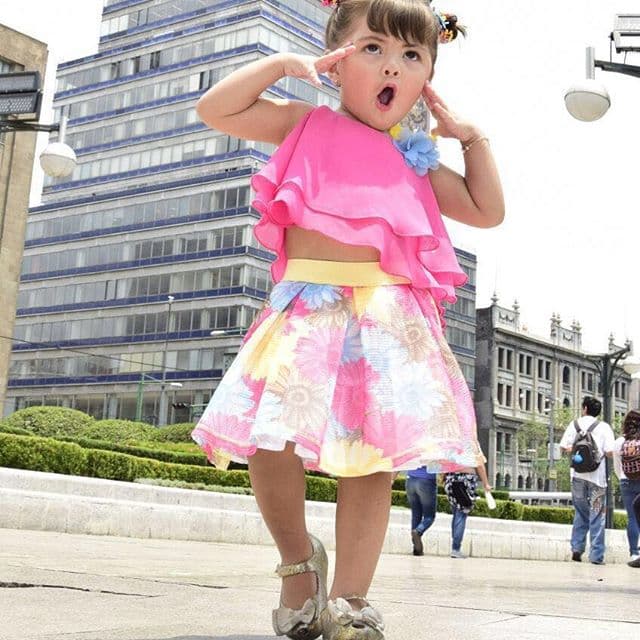 Posa como toda una profesional.