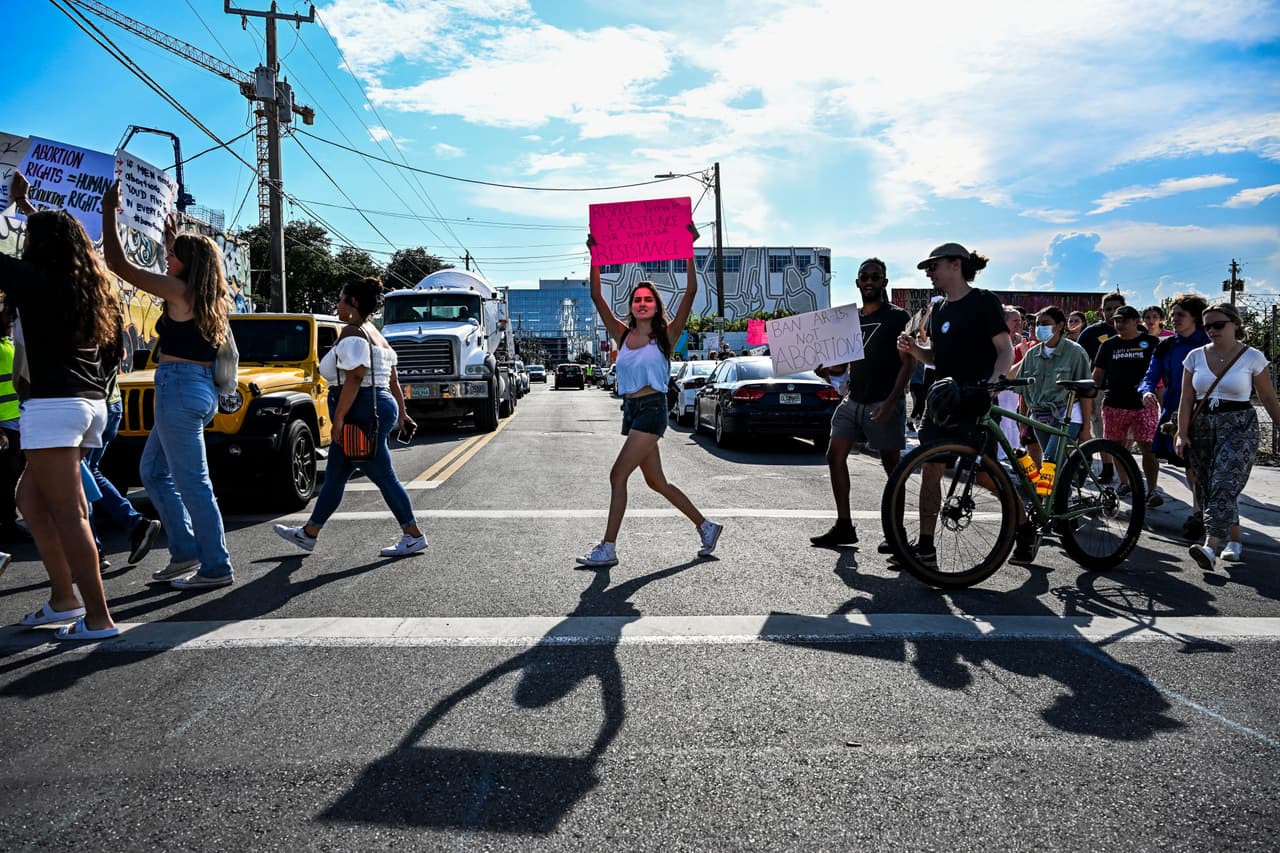 La marcha de protesta se presentó tan solo horas después de que se anunciara la decisión de la Corte Suprema.
<br>