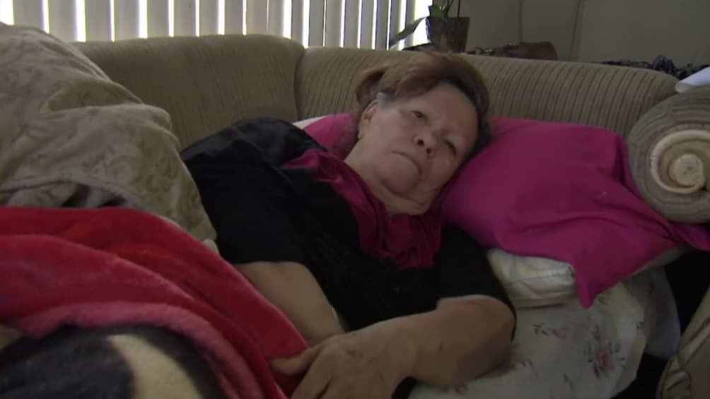 Creyeron que doña Elvira no despertaría del coma y tiraron sus cosas (pero su comunidad la ayudó)