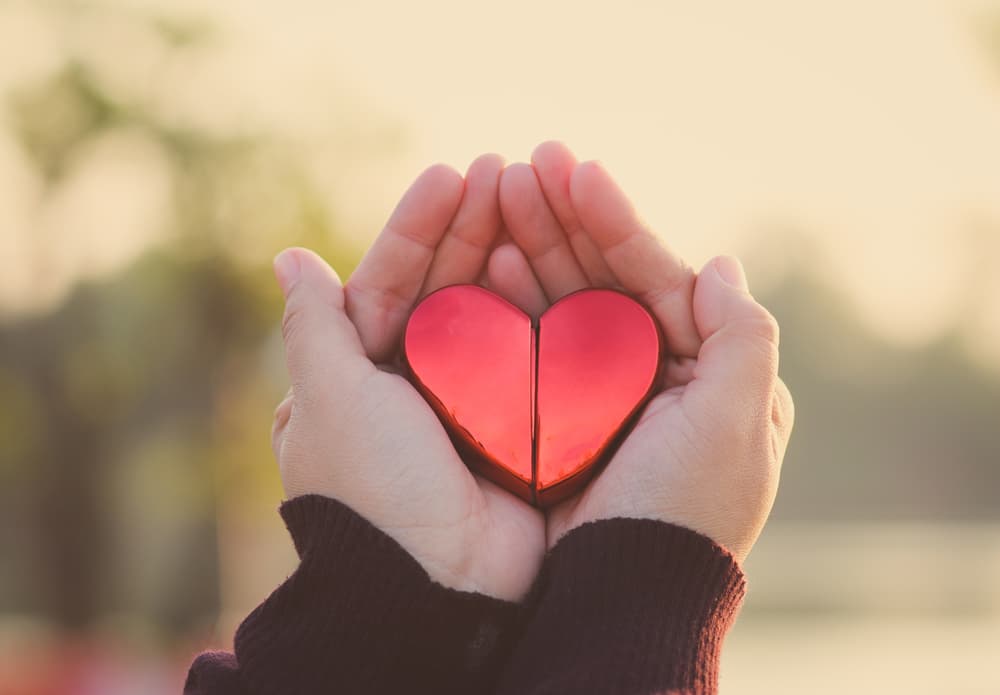 Esto no quiere decir que vas a terminar una relación, o empezar otra sino que tu calidad de vida sentimental adquiere otro nivel, tanto si tienes una pareja como si no la tienes. Se transforman tus prioridades, entenderás muchas cosas que no comprendías.