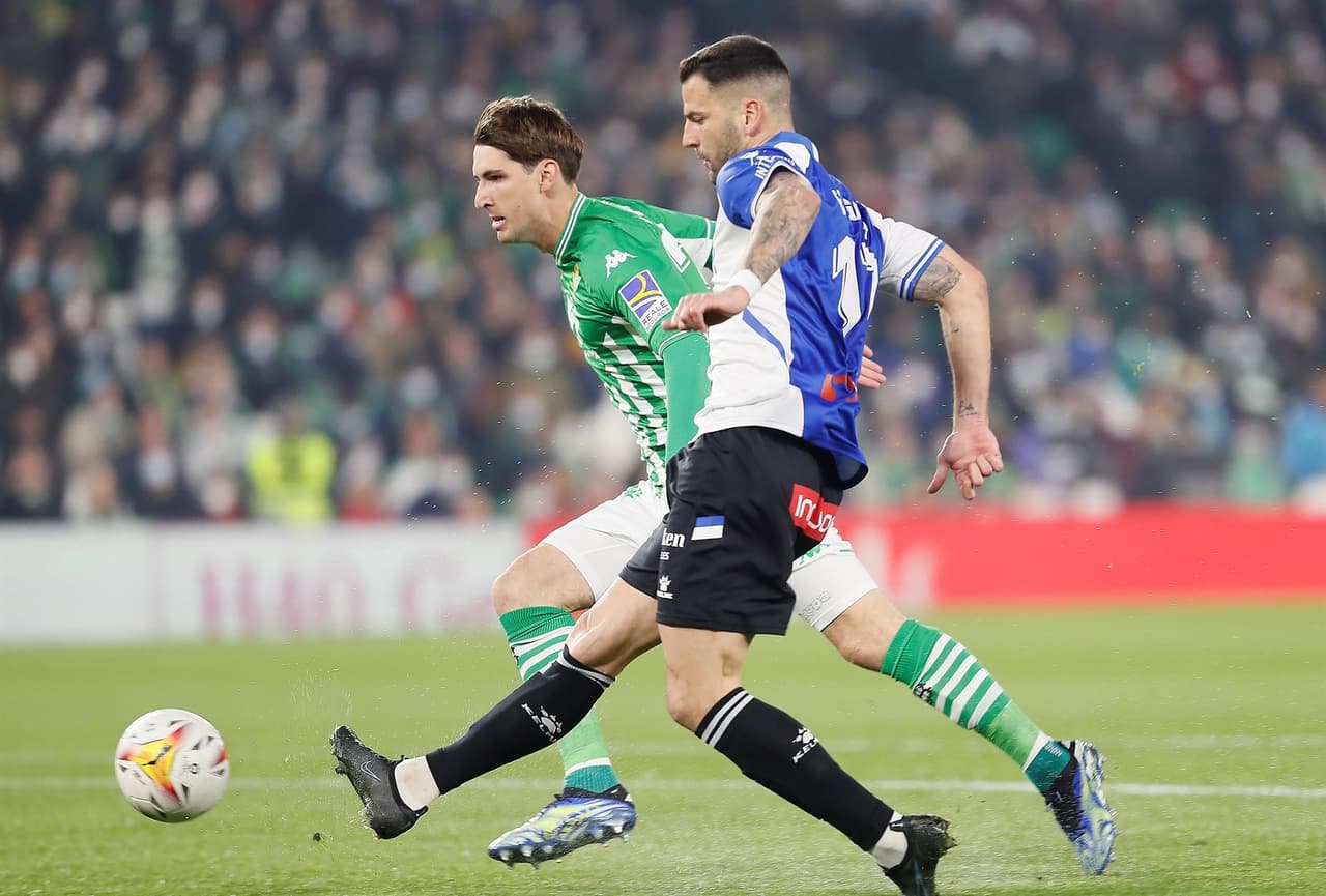Con anotaciones de Sergio Canales (29'), Juanmi Jiménez (54') y doblete de Borja Iglesias 11', 41'), el Real Betis le propinó una goliza al Alavés al inicio de la Jornada 21 en La Liga. Andrés Guardado fue titular, mientras que Diego Lainez ingresó al minuto 83' del partido.