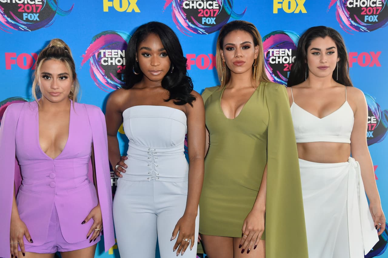 El ahora cuarteto, Fifth Harmony, posó en la alfombra roja a días de haber lanzado su nuevo video llamado
<a href="https://www.youtube.com/watch?v=Bt626CEUCMQ"> 'Angel', </a>el cual lleva ya 5.8 millones de reproducciones en Youtube.