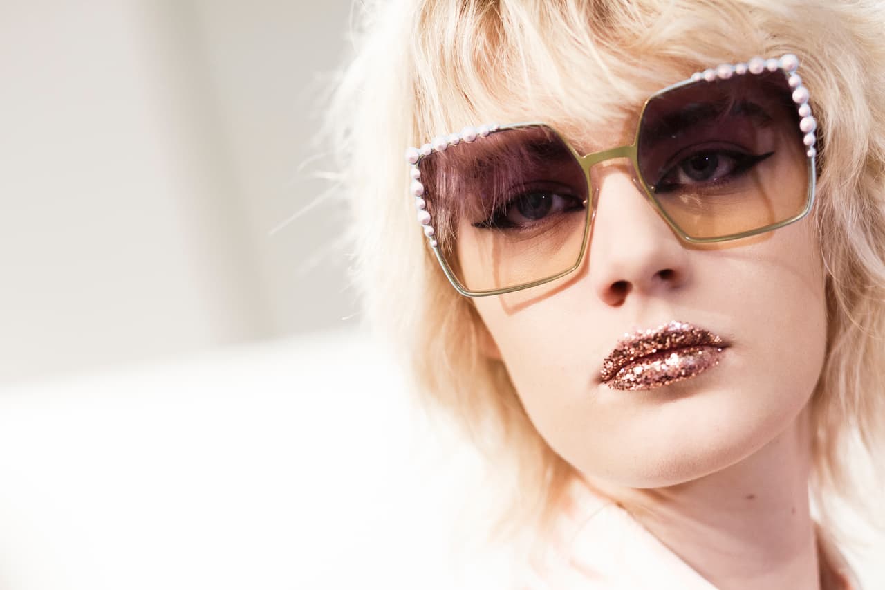 “Ninguna modelo tenía el mismo aspecto, los looks eran completamente diferentes - incluso el pelo y el maquillaje cambiado para cada mirada”, aseguró Karl Lagerfeld según 
<a href="https://www.ft.com/content/875c55f4-80d7-11e6-bc52-0c7211ef3198">The Financial Times</a>.