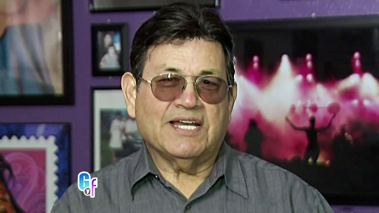 "Miren mis brazos, tengo la piel de gallina", recordó Abraham Quintanilla que le dijo Jennifer López cuando bajó del escenario tras actuar como 'Selena' ante 30,000 personas en el Astrodome de Houston. "En ese momento, se podía ver en sus ojos que había experimentado la emoción de actuar en vivo frente a una audiencia y quería ser parte de ese mundo del entretenimiento, que es tan diferente al mundo de la actuación. Ella tuvo la visión", dijo a InStyle.