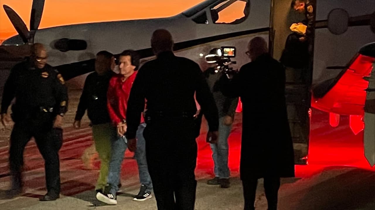 La esposa de Rosales, Reina Pereira, y su cuñado, Henri Pereira, habían sido arrestado esta semana por presuntamente ayudar al acusado de fugarse.