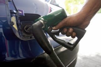 Continúa bajando el precio de la gasolina en Florida