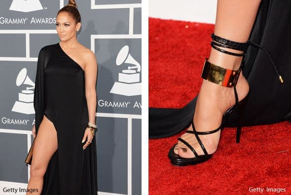 ¿Cómo olvidar este maravilloso vestido? La cantante lo combinó perfecto con unos discretos tacones.