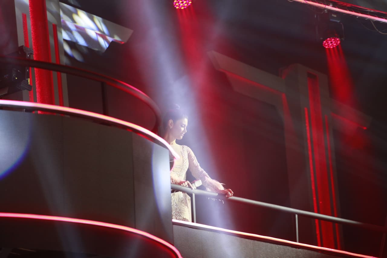 Para cuando Chiquinquirá Delgado apareció en la cuarta gala de Mira Quién Baila pensamos que ya habíamos visto todo en relación a sus looks.
<br>
<b><a href="https://www.univision.com/shows/mira-quien-baila/pantalones-vestidos-y-lentejuelas-estos-son-todos-los-looks-de-chiquinquira-delgado-en-mira-quien-baila-fotos">Ver: Todos los looks de Chiqui Delgado en MQB.</a></b>