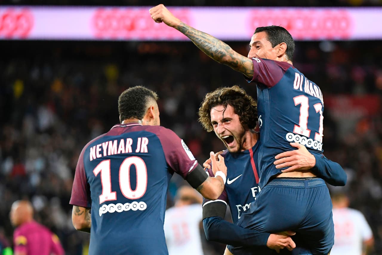 Neymar debutó con gol en el Parque de los Príncipes