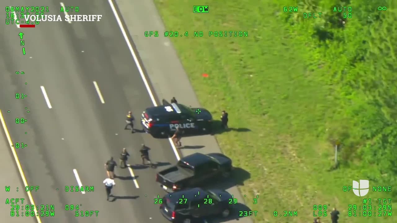 Persecución de película: un hombre se roba dos patrullas y huye por la autopista