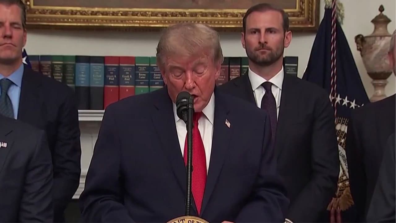 ¿Mantienen los hombres hispanos su respaldo a Trump? Analista explica las cifras rumbo a las elecciones de medio término