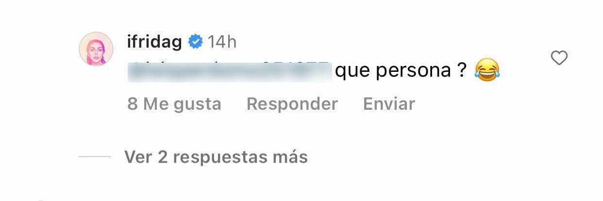 <b>"¿Qué persona?"</b>, le contestó la cantante junto con un emoticono de una carita en carcajada. 
<br>