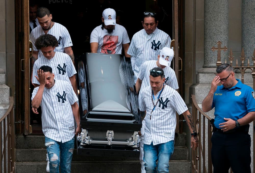 Entre lágrimas y con gran emoción, cientos de personas se congregaron este miércoles en la Iglesia Our Lady of Mount Carmel Church de El Bronx, en Nueva York, para dar el último adiós a Lesandro 'Junior' Guzmán-Feliz, el joven dominicano de 15 años que fue asesinado a machetazos.