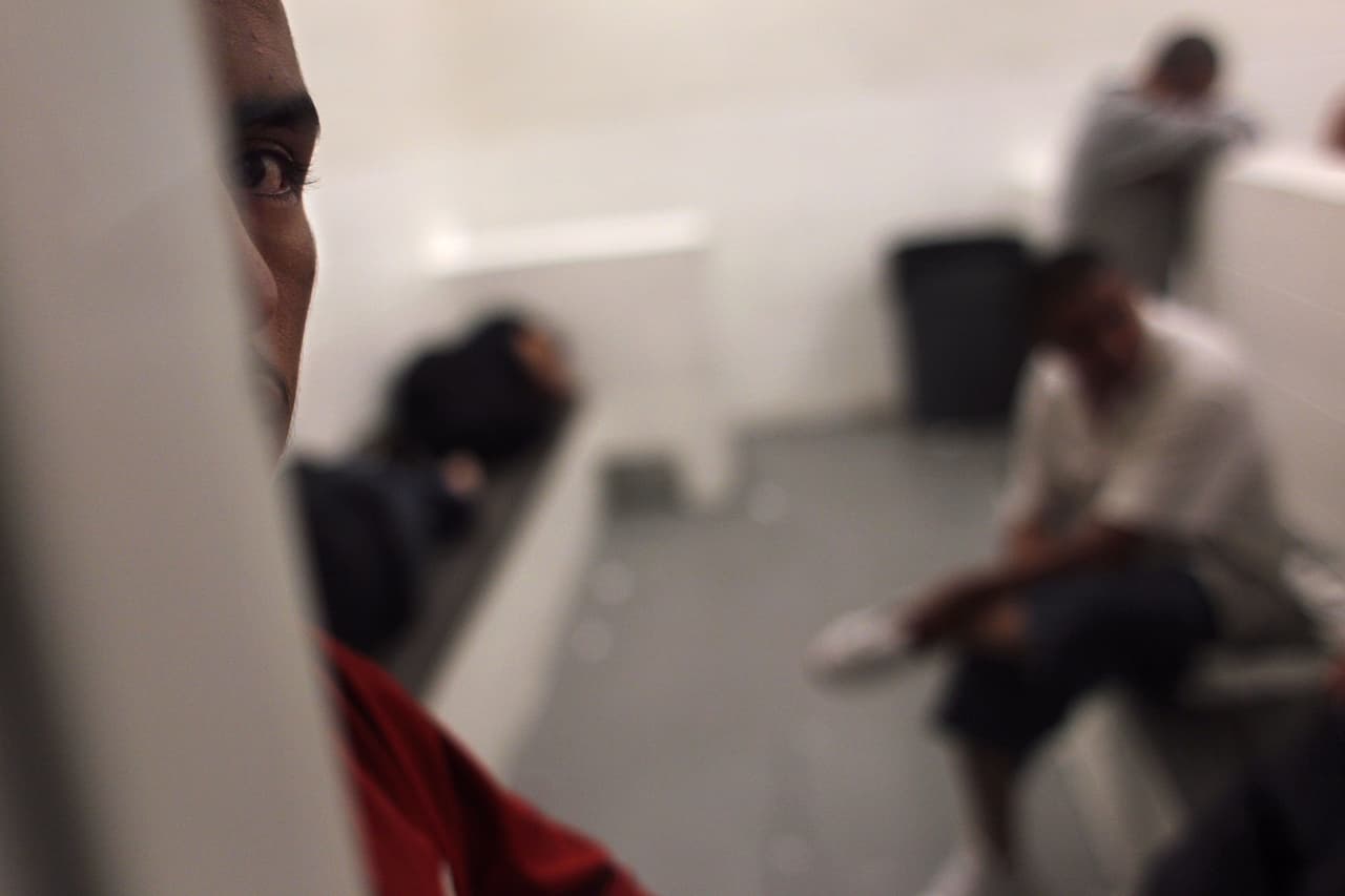 Cómo averiguar si un indocumentado está en una cárcel de ICE o tiene orden de deportación