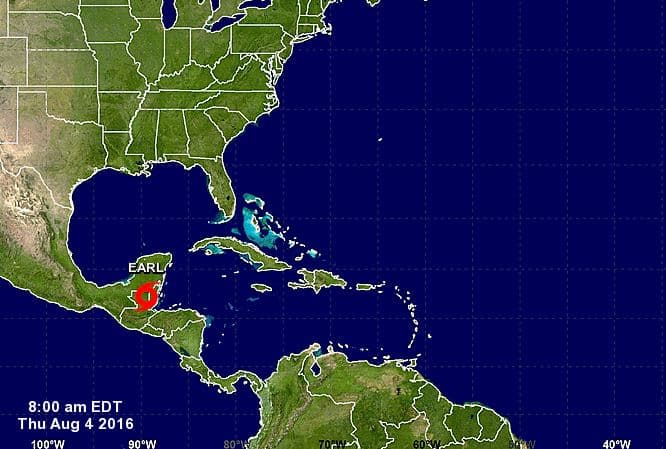 El huracán Earl se degrada a tormenta tropical tras tocar tierra en Belice y se encamina a México