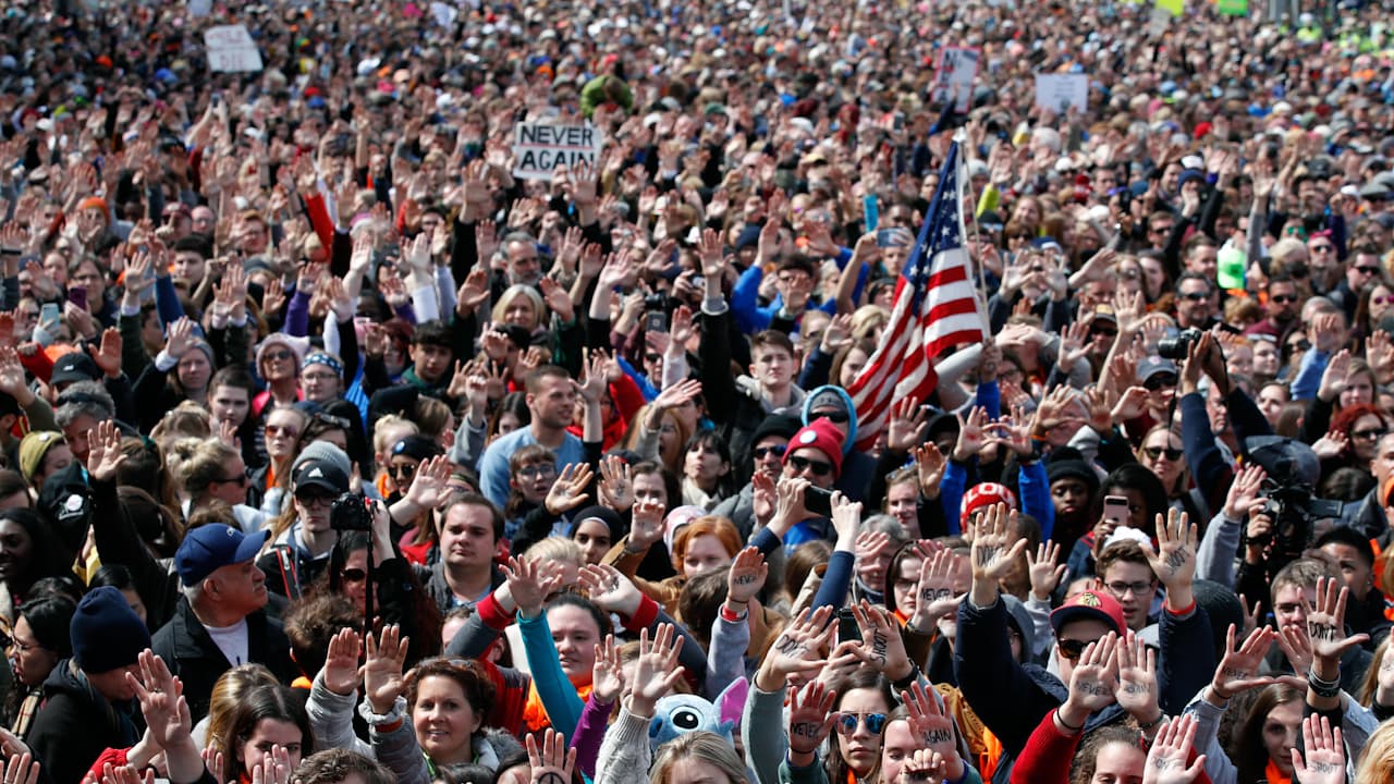 Más de un millón de personas se presentaron en la Marcha por Nuestras Vidas (March for Our Lives) el 24 de marzo de 2018 en Washington, DC, en protesta por la violencia con armas de fuego y tras la tragedia de Parkland, ocurrida el 14 de febrero de ese año y en la que murieron 17 personas.