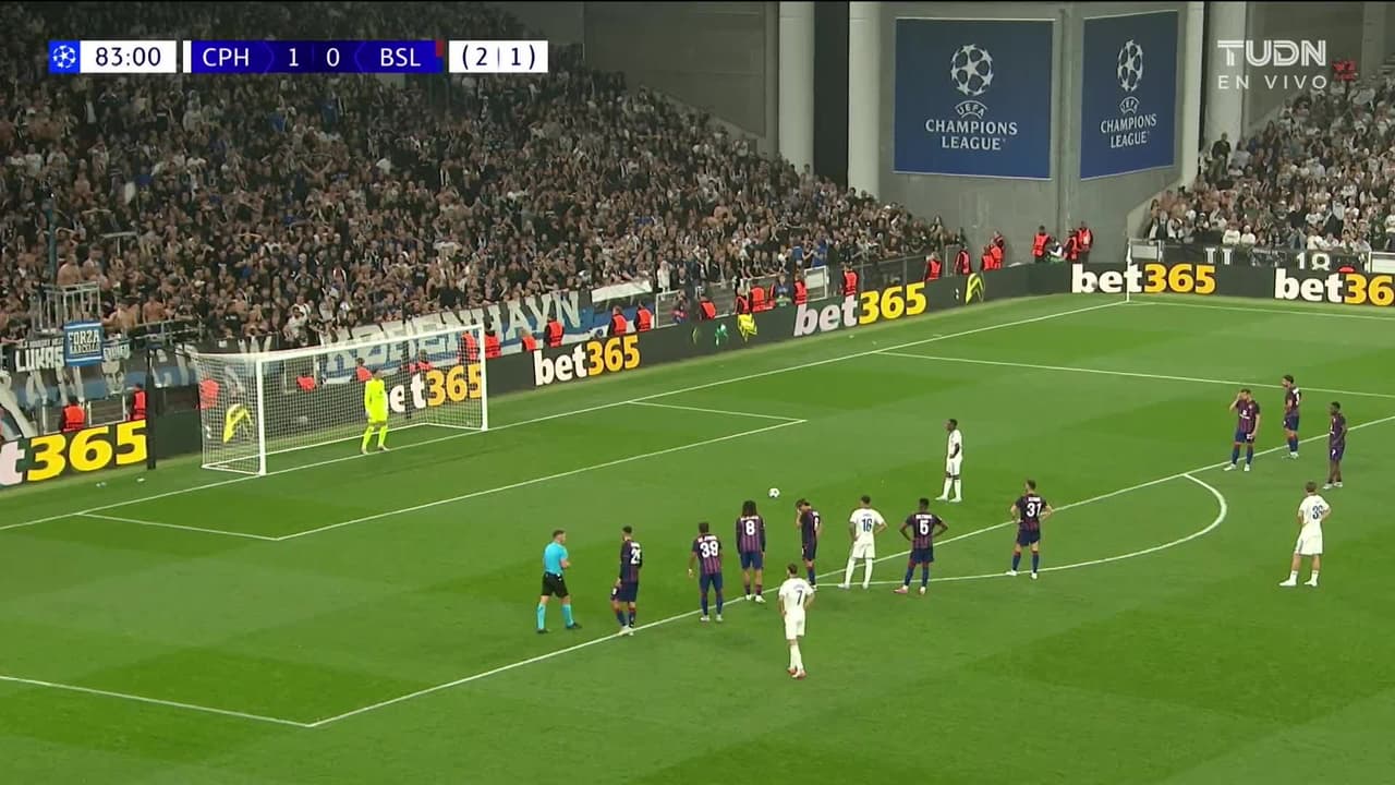 ¡GOL!  anota para FC Copenhagen. Youssoufa Moukoko