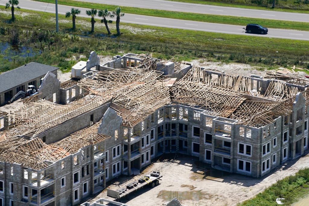 En Sanibel Island, estas casas que estaban en construcción quedaron sin techo. El paso a esta isla quedó interrumpido, luego de que el único puente que daba acceso desde Florida quedó destruido.