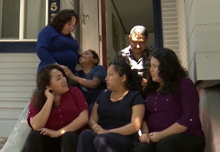 La familia Sánchez se prepara para la deportación: un hijo se iría con ellos a México y tres hijas se quedarían en California