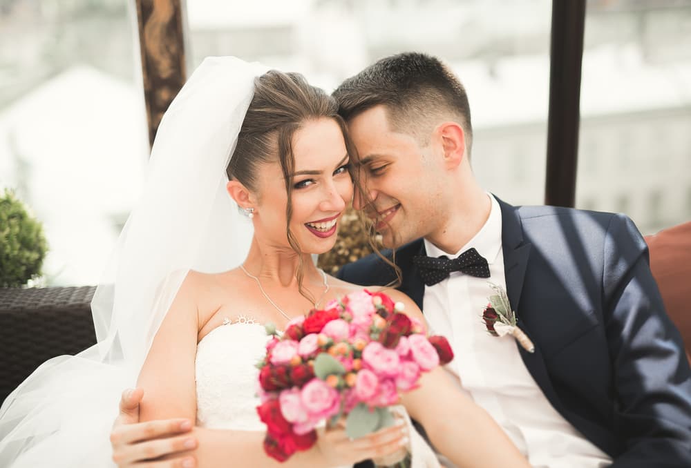 Hay muchas cosas en común en esta relación, ambos aman la independencia y su sentido de libertad es alto. Les encanta viajar, conocer nuevas personas, ciudades, situaciones, una combinación estupenda que puede durar mucho sobre todo debido a la gran afinidad de intereses. Si ambos comparten un nivel educacional similar es una de esas que “duran toda la vida”.