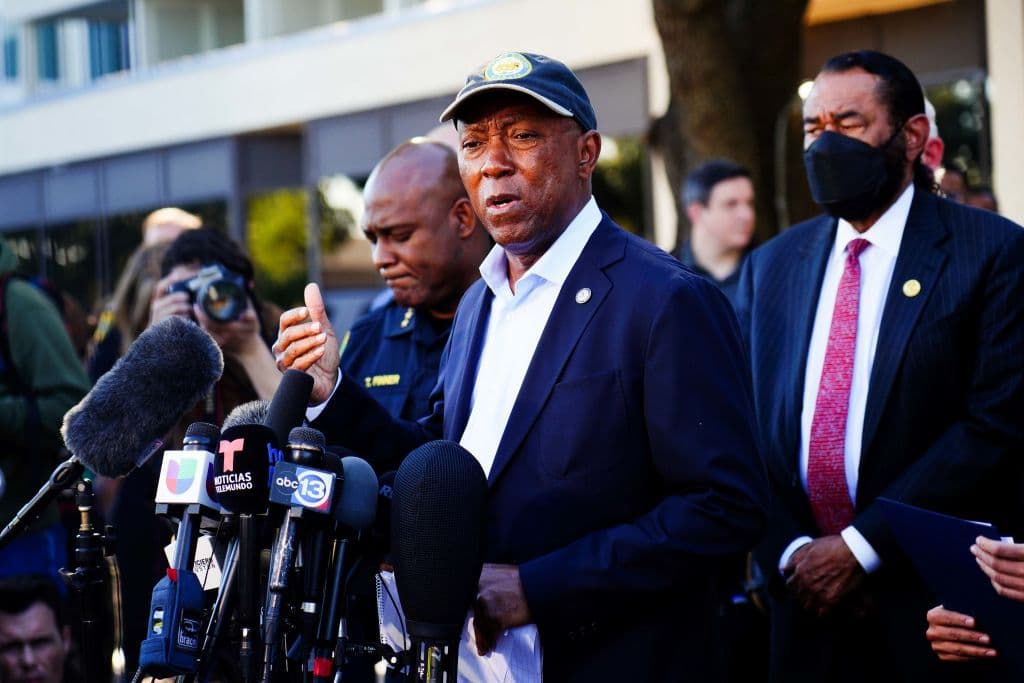 Hay casi 300 demandas contra el festival, que él fundó y encabezó.