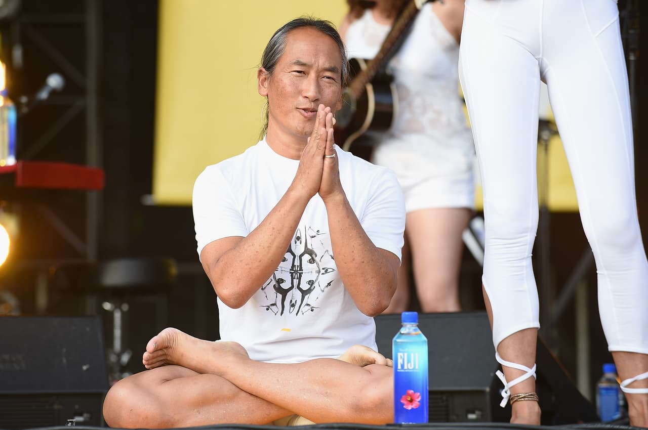 El yoga es cada vez más practicado en todos los suburbios de Nueva York.