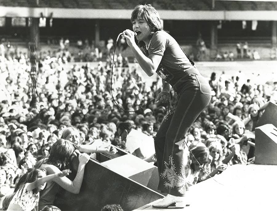 Millones de jovencitas se volvían locas por ir a sus conciertos, algunas incluso llegando a sufrir lesiones muy graves.