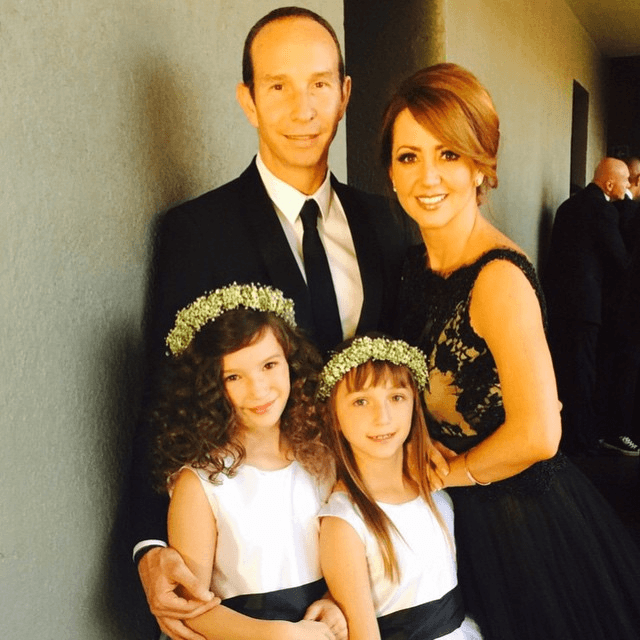 ¡Gran madre y esposa! Erik, Mia y Nina son su gran tesoro.